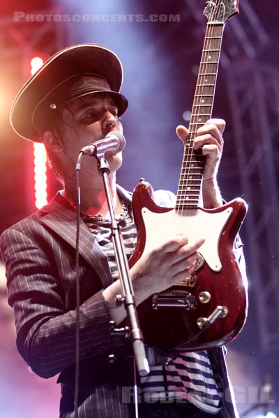 BABYSHAMBLES - 2013-07-08 - PARIS - Place de la Republique - Peter Doherty